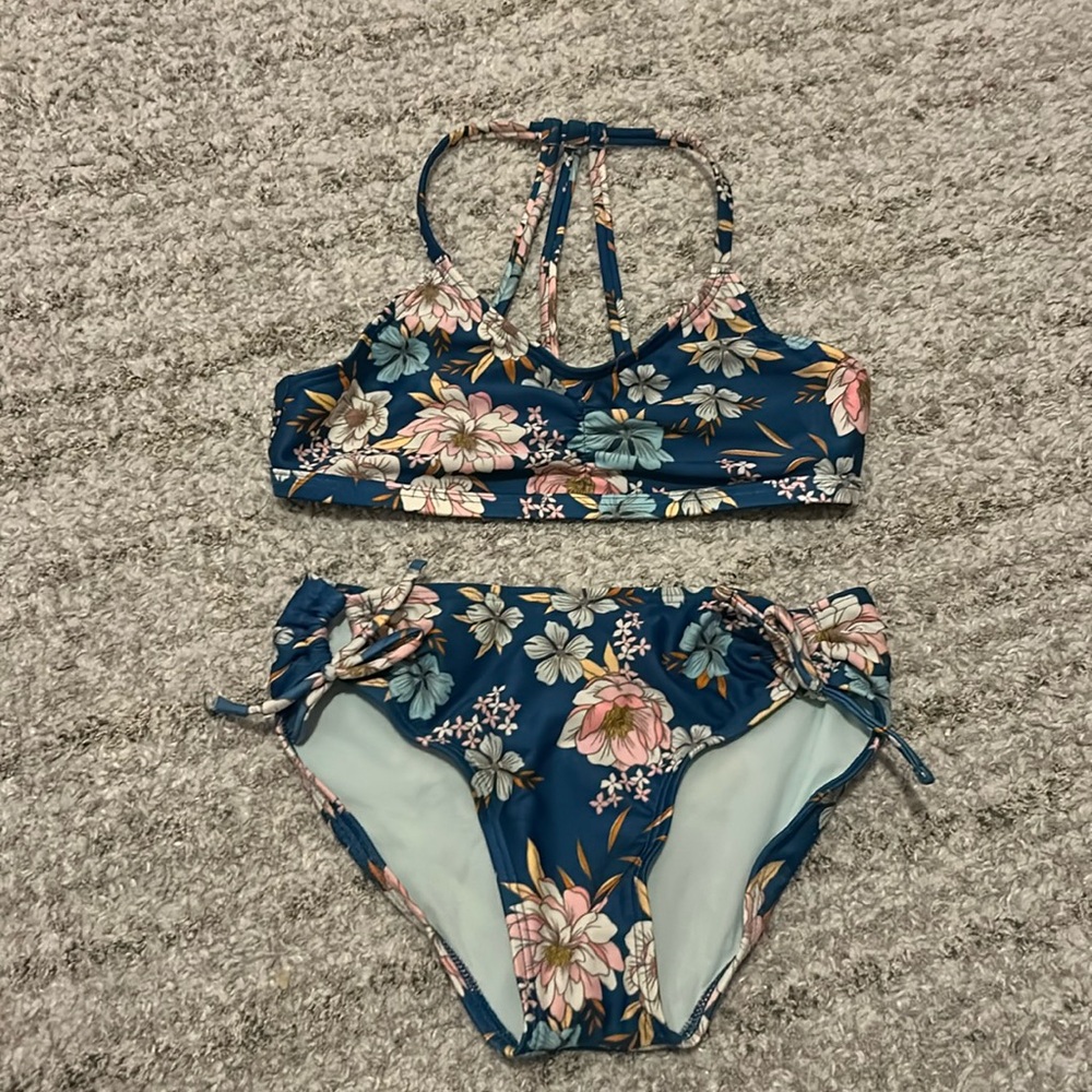 Art class blue bikini 👙 pretty cut outs